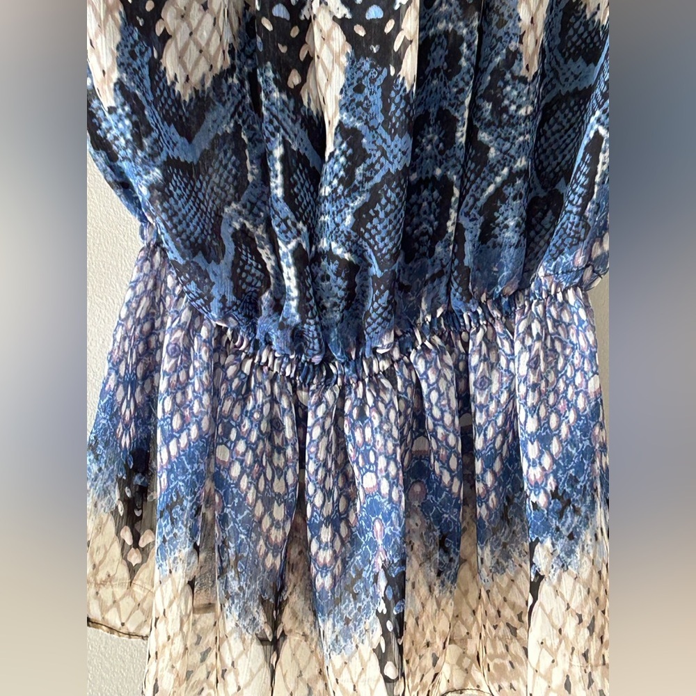 Caché Blue Snakeskin Print Peplum Blouse Size Small Beaded Scoop Neck 3/4 Sleeve - Picture 9 of 13